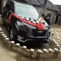 |搞笑GIF:这种场面太尴尬 吓得我赶紧关上了门