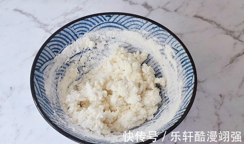 超好吃的糯米红豆饼，很适合当早餐，大人孩子都吃不够