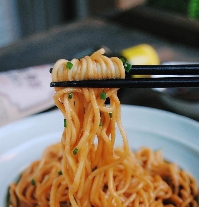 教你面条的新吃法，比煮着吃好吃一百倍，做法简单，5分钟早餐！