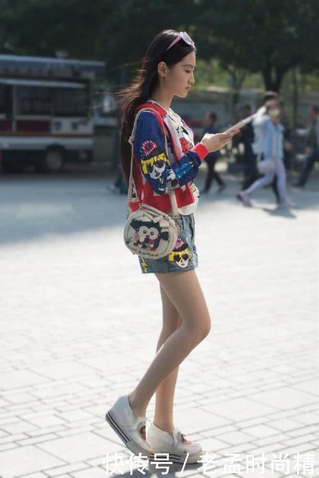 姑娘们|街拍美女：不想气质输人，选择个性短裤穿搭，秀出你想要的美