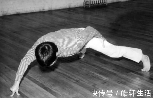 泰森|李小龙练功旧照一个比一个难，最后一个动作泰森1个都做不到