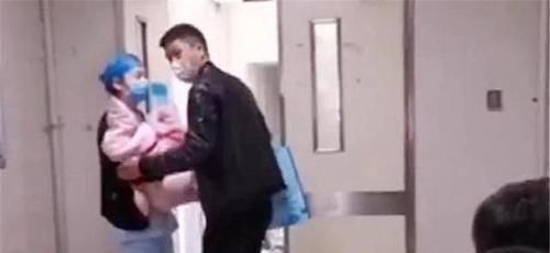 父母|“恭喜生了双胞胎”宝爸听了护士的话撒腿就跑,网友是我也得跑