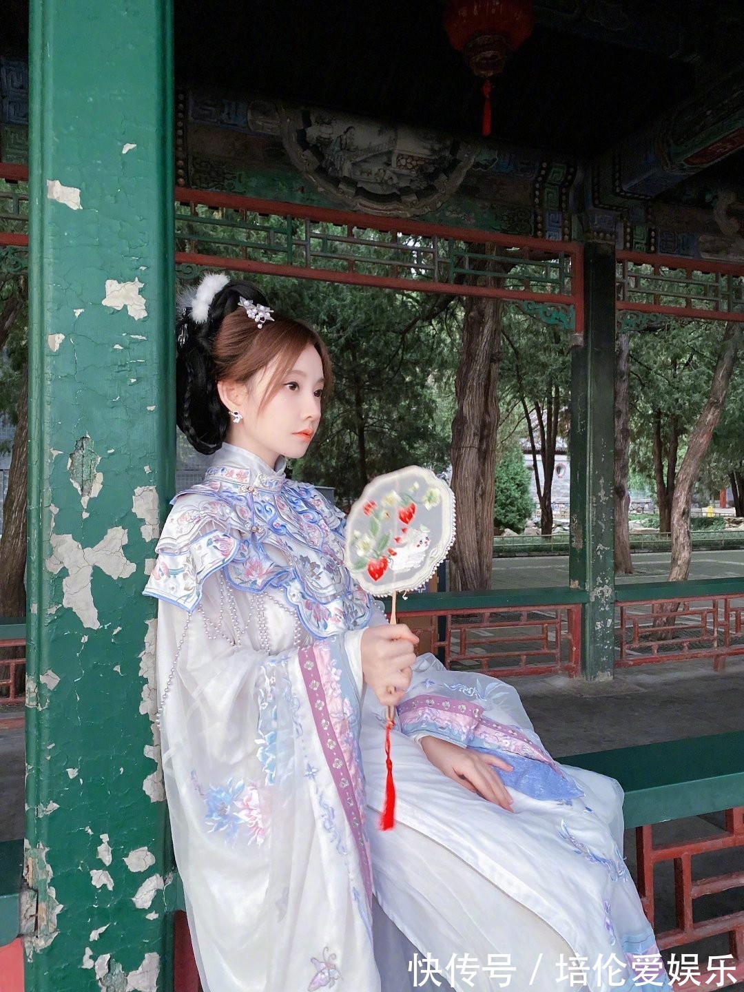 小姐姐|live打歌时冯提莫做了这件事，综艺效果你觉得有吗