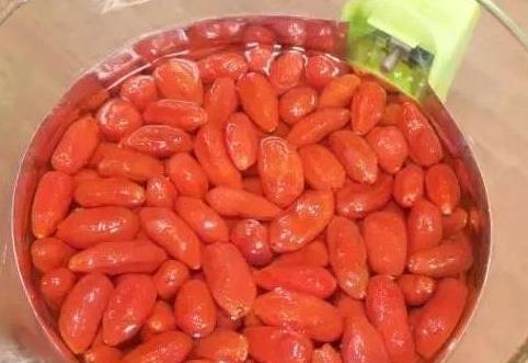 中医|人们常用枸杞泡水喝,但上百年来却毫无效果,原来第一步便做错了