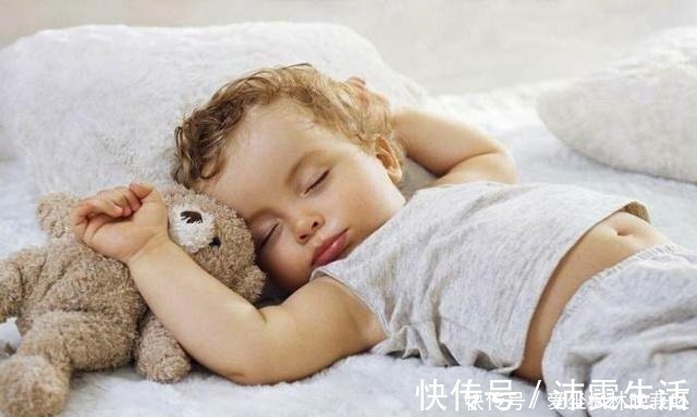 勇敢的人|孩子出现这几个表现,就该分床睡了,别让溺爱耽误孩子独立成长!