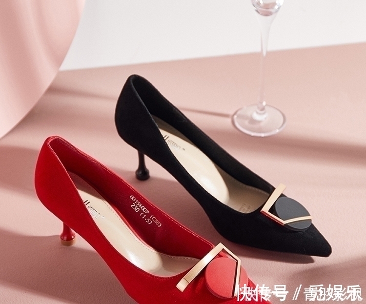 迷人 穿细跟鞋怕崴脚,穿粗跟鞋嫌不好看,4款优雅迷人的酒杯跟试试看