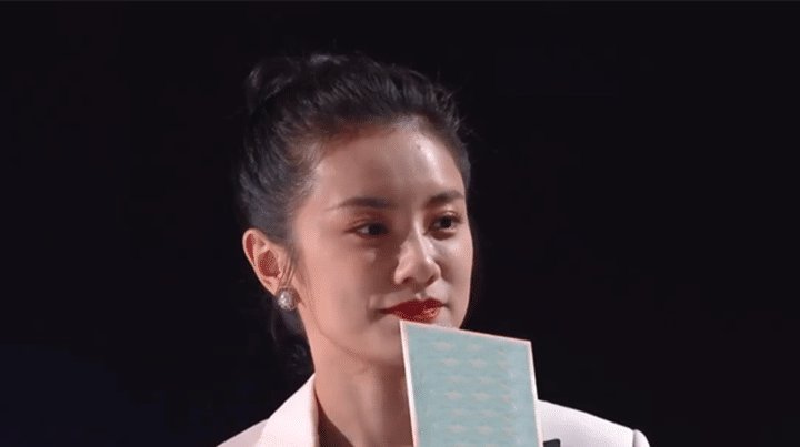 《中国好声音》发布会,李宇春稳站C位,李健拒绝换位置