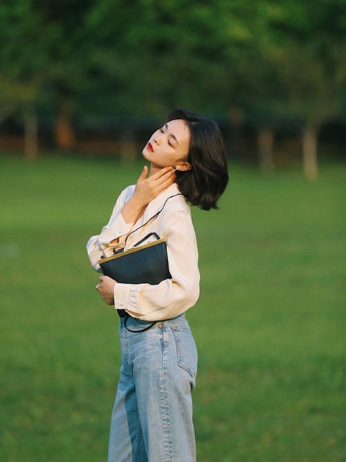 适合职场穿的“衬衣”穿搭灵感：学会这几种“法式”搭配法