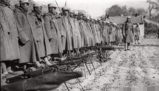 手工|八路军战士为何情愿穿手工草鞋,也不穿缴获的日军皮靴?