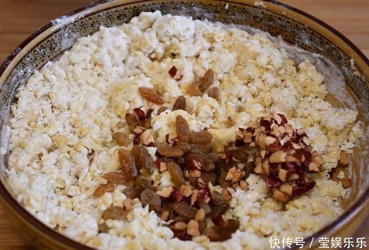 面团|1碗面粉,加4个鸡蛋,不用水,不用烤箱,教你做柔软香甜拉丝面包