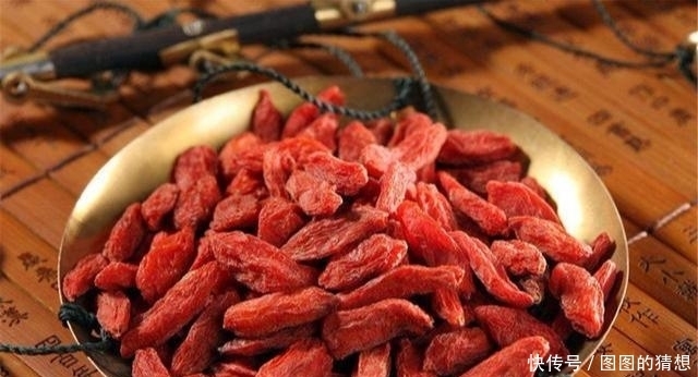 降临|每天坚持嚼几粒枸杞,一段时间后,4件“喜事”悄悄降临!