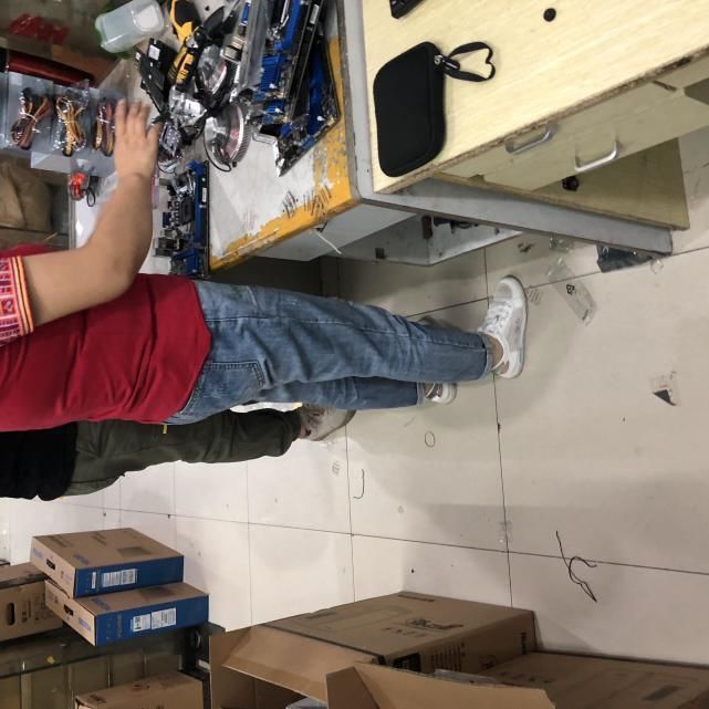 机箱|母子过来组装电脑,孩子递纸条给我却被母亲截胡,内容太真实了!