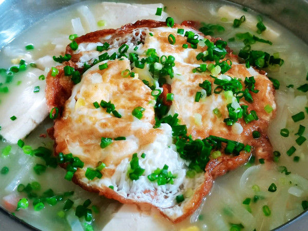 煎蛋白萝卜豆腐汤