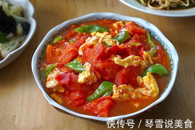 晒苏北一家四口的午餐，4菜1汤全家吃到撑，网友看了却说太抠门！