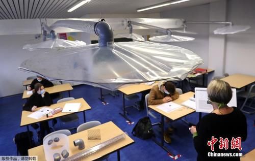 塑料|德国一所学校为防疫情教室安装通风设备 如同塑料雨伞