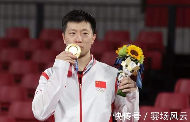 許昕|馬龍?zhí)哿硕自诘厣希∫粚脢W運(yùn)創(chuàng)造2個(gè)歷史，劉國(guó)梁曝出他的習(xí)慣