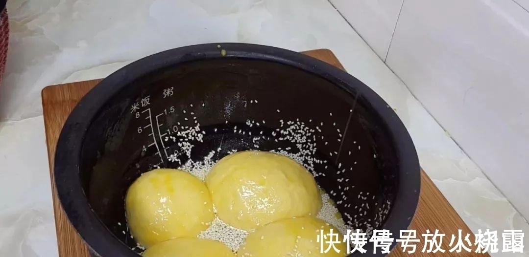 面粉这样做才好吃, 不用烤箱, 不用黄油, 也能做出拉丝面包, 超香