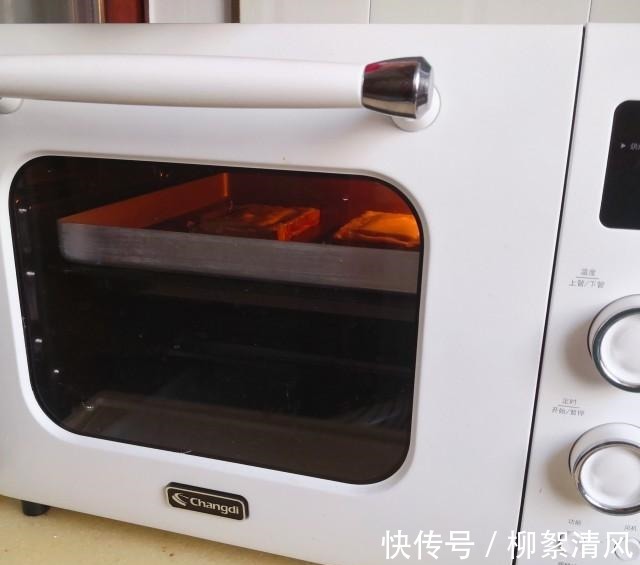 味道|芝士烤吐司片，香香的味道，好诱人啊！