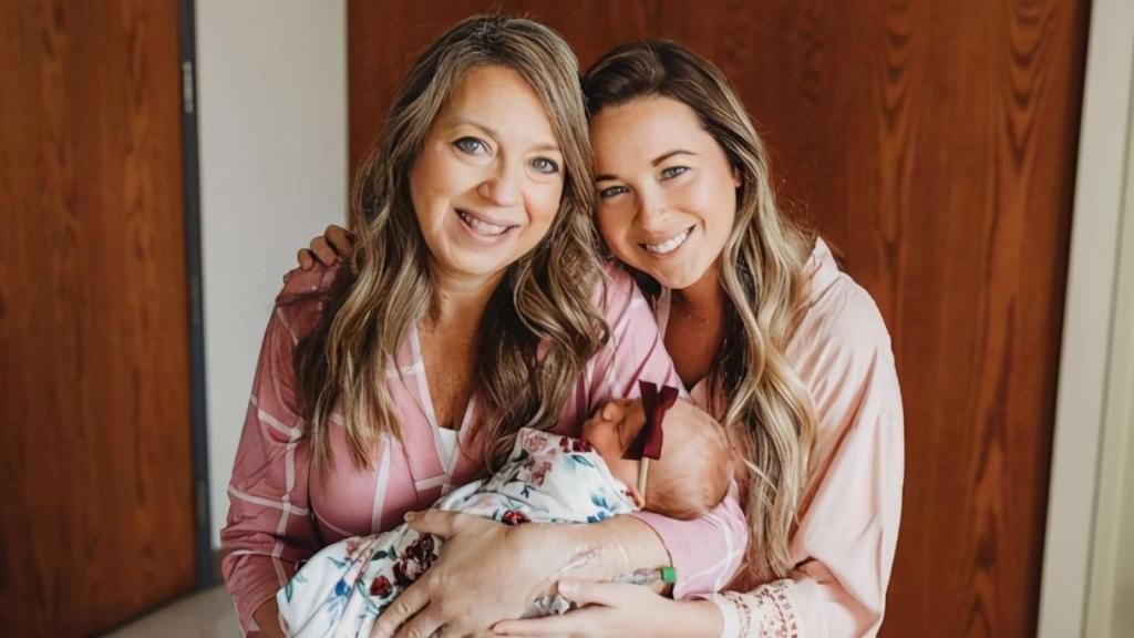 女子|51岁美国女子生下一个女宝宝，孩子一出生就成了外孙女