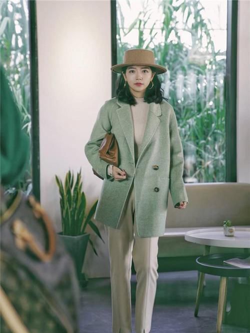 有一种穿搭，叫大衣配裤子，学三木这样穿，美出新高度