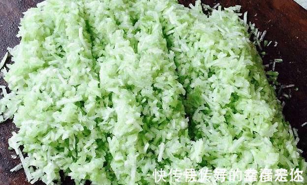 大厨|萝卜做饺子馅，不用焯水不用盐杀水，大厨教你一招，饺子鲜香味美