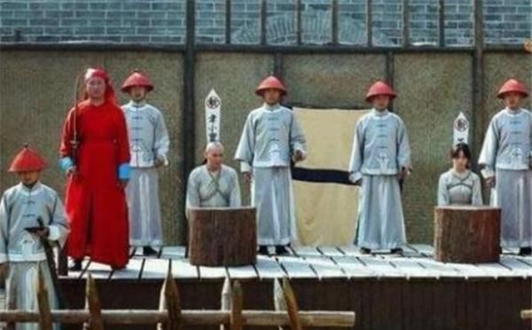  念出|书生遭行刑前随口念出4句诗，监斩官上奏后，皇帝：你也陪他去吧