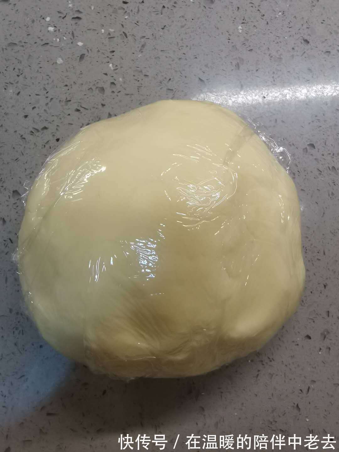 这小饼一上桌，儿子一口气吃10个还说没吃够，柔软咸香，太好吃！