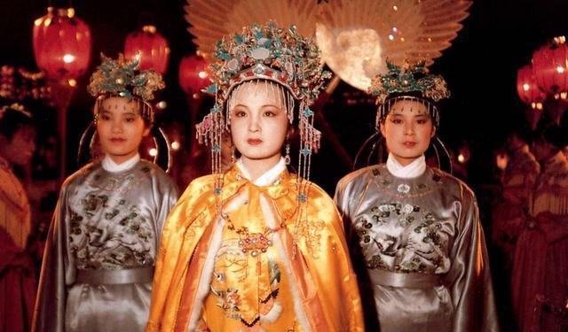 平郡！那个从未露面的女人，才是红楼梦里贾家真正的王妃