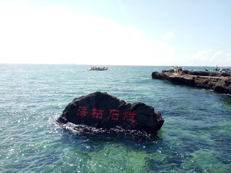 北海涠洲岛|【北海涠洲岛】特有的五色晚霞，马尔代夫式日出，徒步火山公园，梦幻天国教堂！