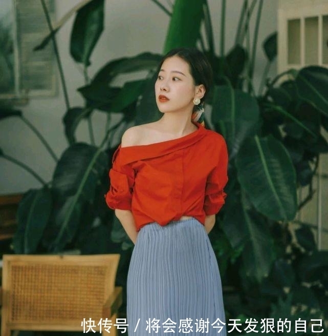 t恤|用精致的穿搭邂逅盛夏，温柔婉约的搭配，释放自身的魅力