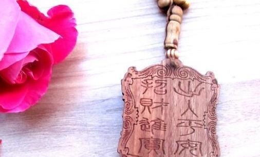 中国文化$老秀才上联:“登楼望南北”,学童随口下联,老人:前途无量!