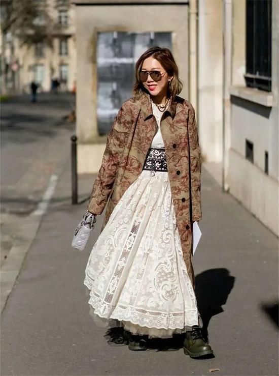 蕾丝裙搭配外套！春天应该这样穿