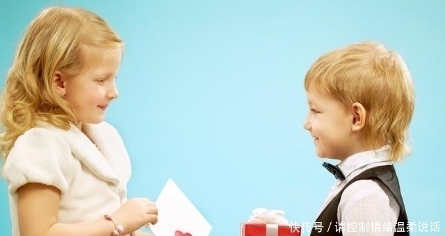 妈妈的话|儿子把零食放口袋忘付钱，超市让10倍买单，妈妈的话让人称赞