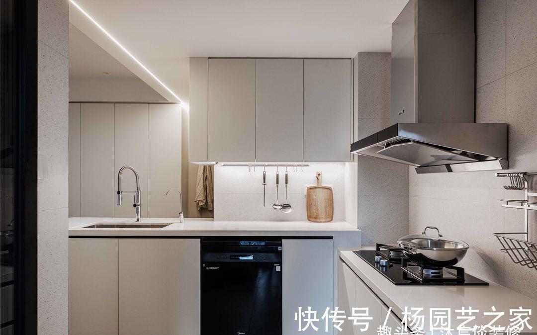 书桌|他大胆拆掉家里5面墙,全屋简洁大方还很实用,干净清爽太宜居了