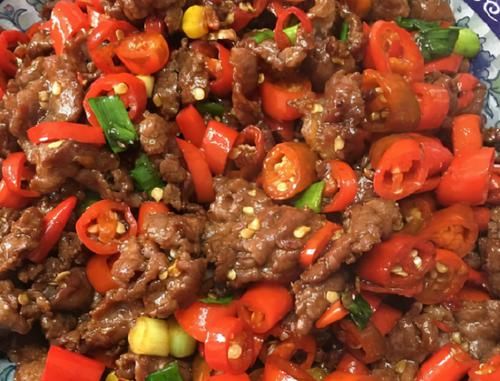 炒牛肉前，别加料酒和盐腌制，学会这么做，牛肉才不老不柴贼鲜嫩