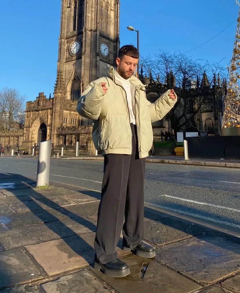 w英国大胡子玩转莫兰迪配色，适用于每个年龄段男性的高级穿搭