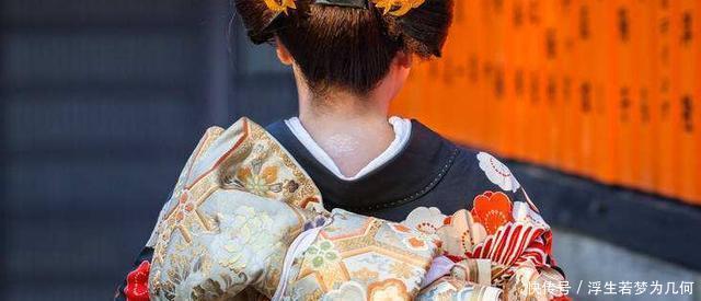 宽腰带|日本女性腰后背的包包到底有什么用！