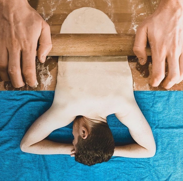 艺术家|这位好“色”的艺术家，拿大自然当画板，引11万人“想入非非”！