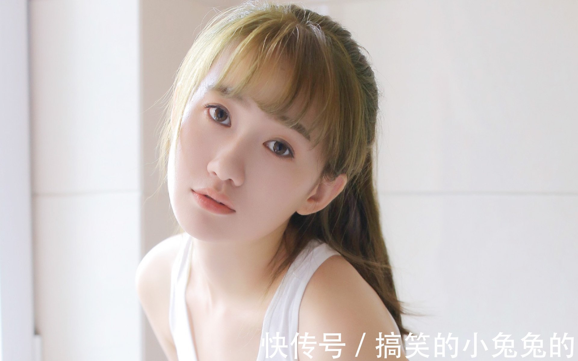 |搞笑GIF段子:神演技!不得不佩服大姐的反应!