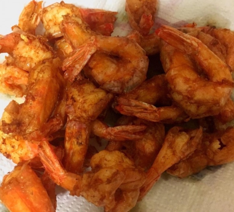 大虾别用水煮,教你一个简单做法,酥香过瘾,虾肉嫩滑,太好吃了