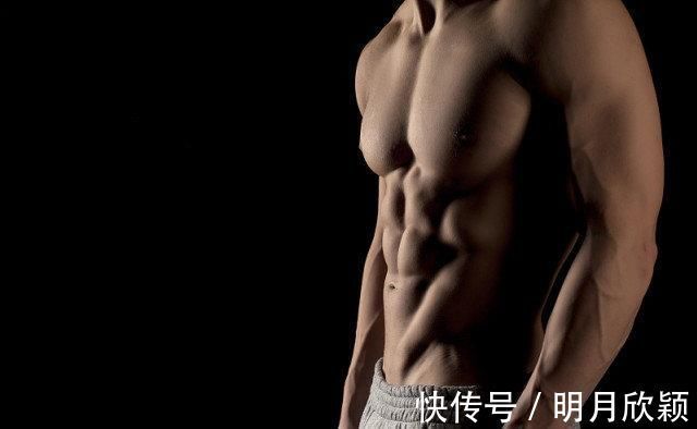 运动垫|学会这四个简单方法,坚持锻炼,八块腹肌慢慢拥有