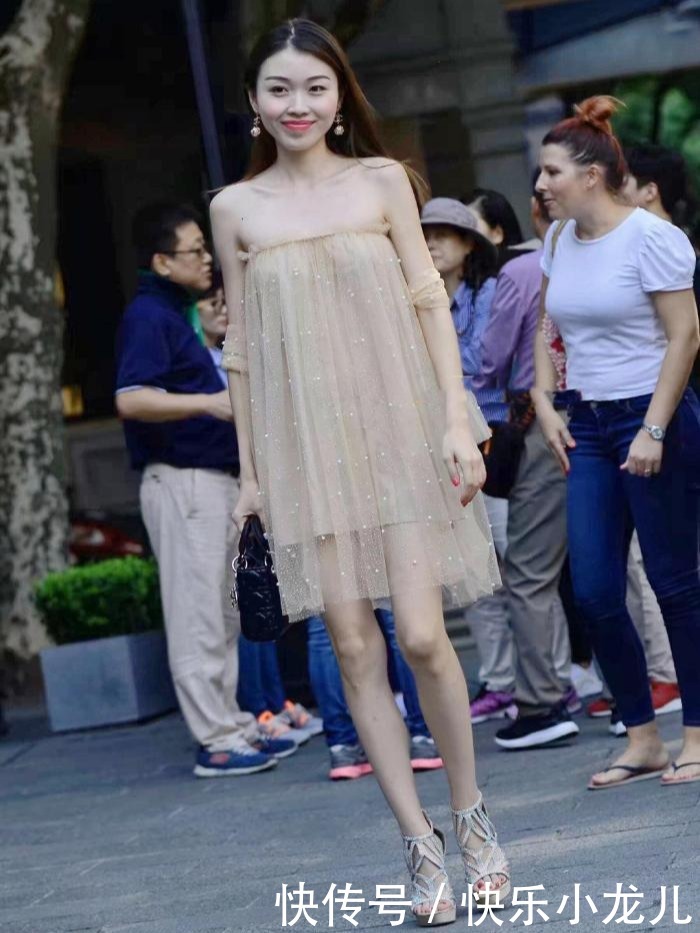 穿搭|仙女气十足的网纱裙，搭配一双银色高跟鞋，满满的小清新气