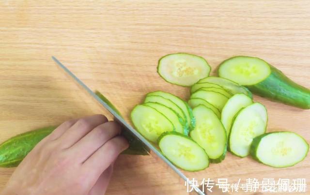 黄瓜|挂面这样做太好吃，鲜辣爽口，荤素营养，6分钟上桌，解馋又美味