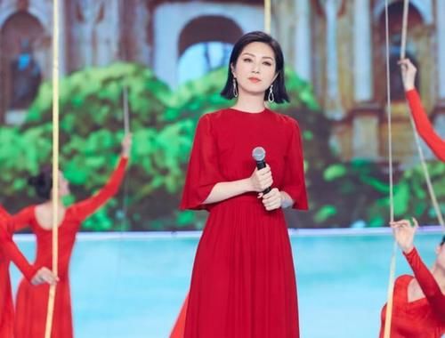 谢霆锋|央视国庆晚会：胡歌一人分饰五角，李雪健一开唱中国式浪漫破防了