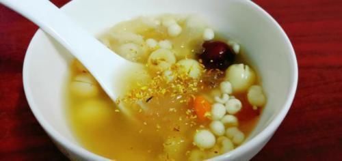 银耳|女人不当“黄脸婆”，多喝这汤，湿气消失了，美容抗氧化，除去老雀斑