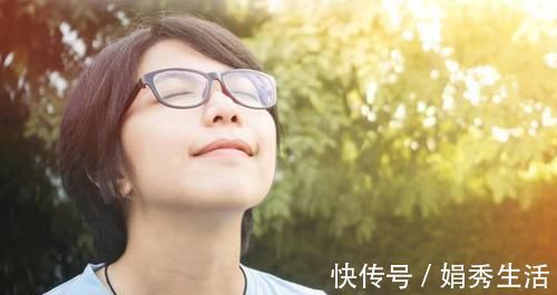 兄弟|双胞胎兄弟的一个细微改变,长大后判若两人,原因很多父母不知道