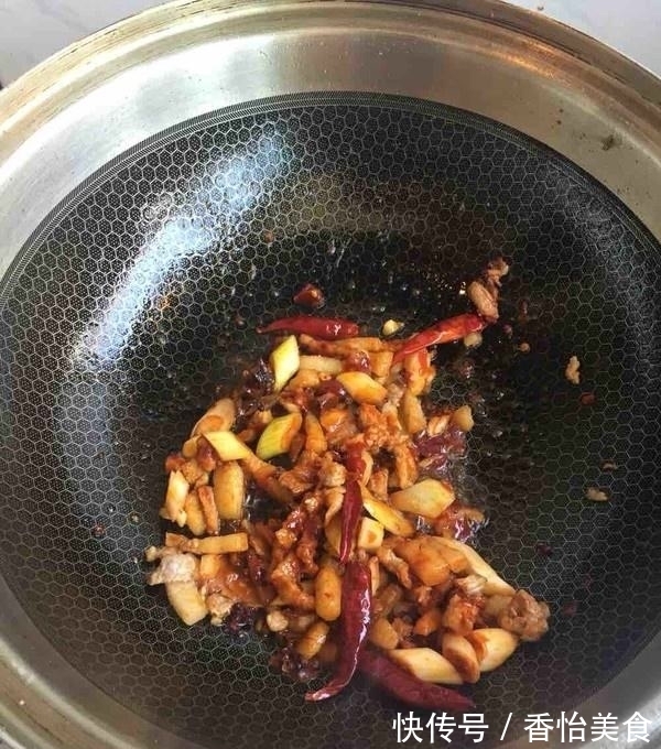 无论煎什么鱼，直接下锅大错特错，少了这1步，鱼肉不鲜，腥味浓