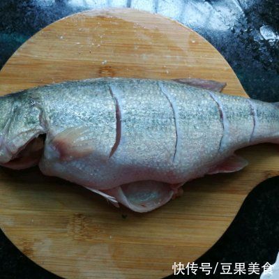  #福气年夜菜#鲜美肥嫩的清蒸鲈鱼