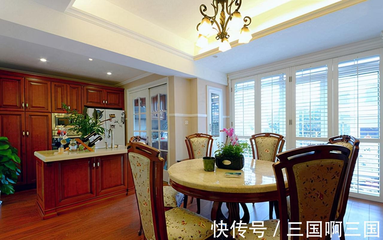 空间|美式别墅的独特韵味，客厅没有电视也很美，复古和浪漫并存