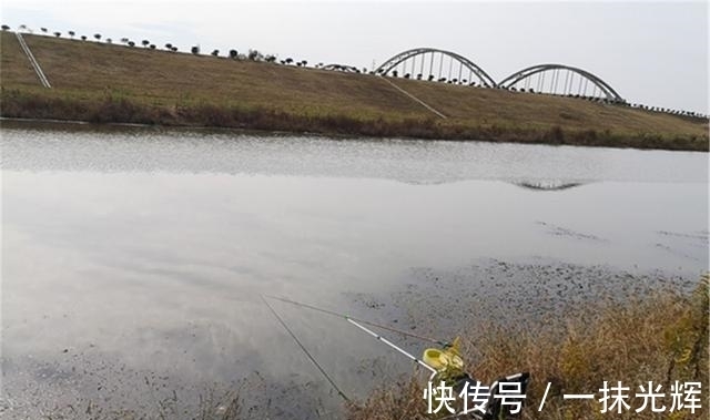 暗草|冬季钓鱼,找准鱼窝的3个步骤,在鱼群里下竿,大鲫一钓一个准